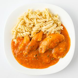 Piletina u umaku s tjesteninom