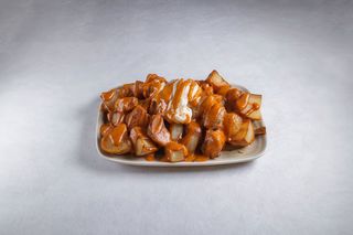 Patatas bravas con allioli