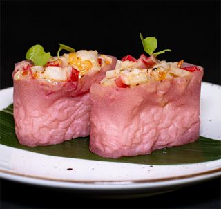 93. Gunkan Rosa De Langostino Y Surimi (2 Uds.)