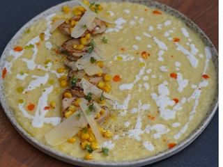 Різоттo з кукурудзою,  індичкою су-від та соусом страчетели