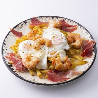 Huevos Fritos con Langostinos