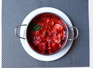 Къри с батър сос и агнешко месо