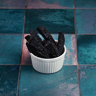 შავი პურის ნივრიანი ხრაშუნები