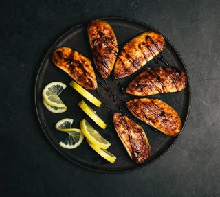 МІДІЇ ЗАПЕЧЕНІ В МУШЛЯХ З СИРОМ (6шт)