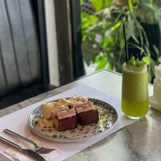 Œufs Bene À La Dinde