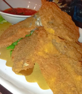 Sarde fritte con salsa alla marinara
