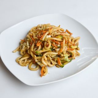 23b Udon con gamberi o pollo o vitello