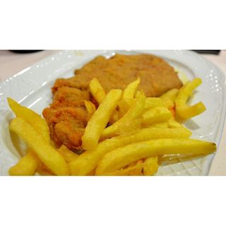 Escalopa de Pollo con patatas fritas