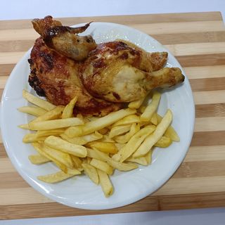 1/2 Pollo Asado + patatas + Bebida