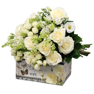 Buchet flori albe, liliac si trandafiri