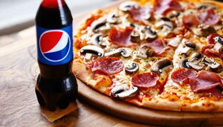 Combo Pepsi 250 ml + Pizza PFS (prosciuto, funghi, salami) Ø 36cm