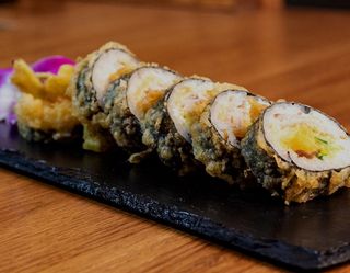 Maki tempura cu somon