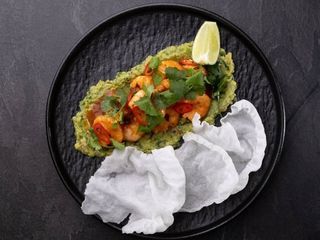 Тигрові креветки з гуакамоле (210g)