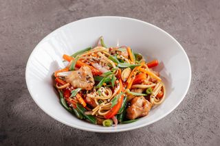 Локшина Удон з креветками і овочами (370г)