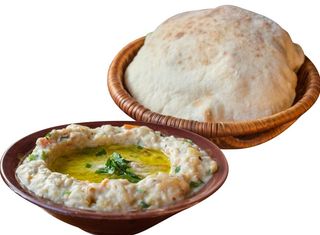 Nr 47- Przystawka Mutabbal + Pita