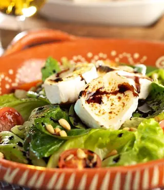 Salade de chèvres chaud