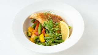 Филе судака с овощами