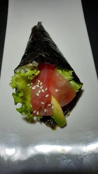 41. Maguro temaki