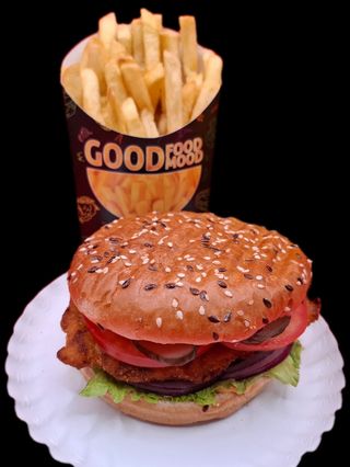 Burger de pui cu cartofi