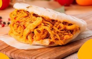 Arepa De Pollo Mechado (1 Ud.)