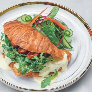 Круассан Tom Yum