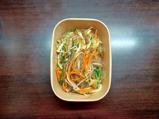 37b. Spaghetti di soia saltato con verdure