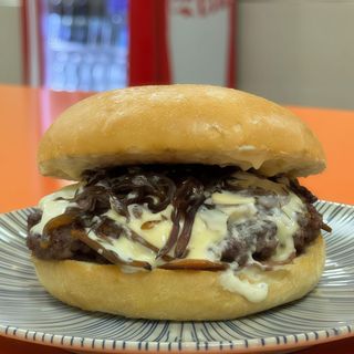 Hamburguesa Nébula con Patatas y Bebida