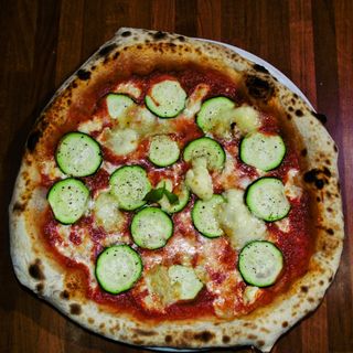 Pizza Formaggio Di Capre E Zucchine