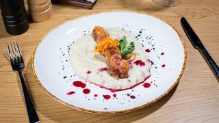 Piept de prepeliță aromat în unt și ierburi