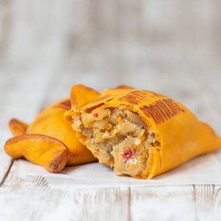 Empanada de Tomate Seco y Provolone