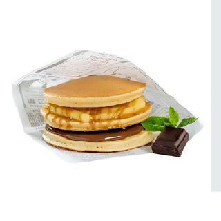Trio pancakes cu nutella, cremă de vanilie și topping nocciola
