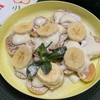 Міні панкейки з бананами та кремом (130г)