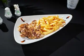 Pulpe dezosate cu cartofi prajiti sau piure
