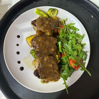 Медальоны с картофелем по деревенски в соусе Деми глас