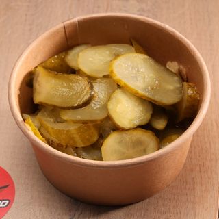 Salată de castraveți murați