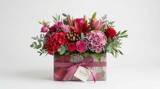 Centro De Flores En Caja Rojo Elegante