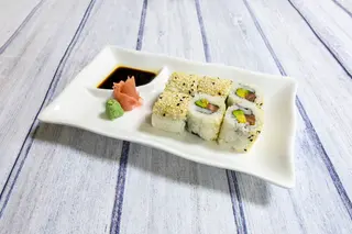 478. California de aguacate y salmón (6 piezas)