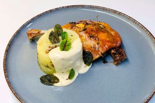 Pulpă de rață cu piure trufat