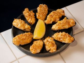 МІДІЇ ЗАПЕЧЕНІ під сирним тартаром креветок