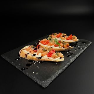 Брускети з лососем