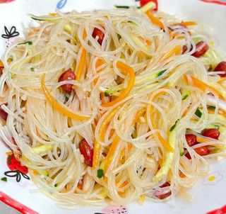 24. Spaghetti di soia con verdure