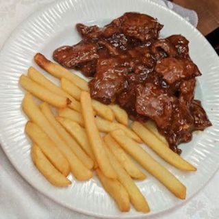Ternera Con Patatas Fritas