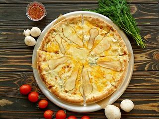 5 сирів з грушею та гострим медом (660g)