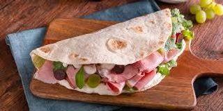 PIADINA con mortadella e fontina