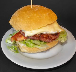 Hamburguesa con bacon