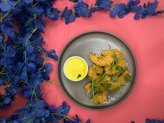 Тигрова креветка темпура з сирним соусом 80/30г