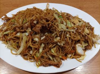 34. Спагети със свинско месо и зеленчуци (700гр)