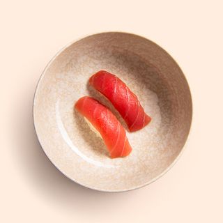 31. Nigiri de atún (2 uds.)