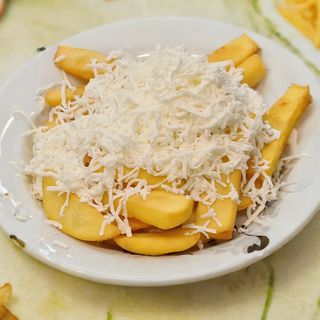 Пържени картофи със сирене (250г)