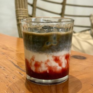 Strawberry houjichalatte